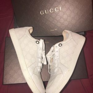 White low top Gucci shoes